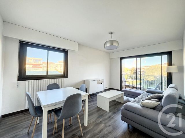 Appartement F2 à louer - 2 pièces - 45.44 m2 - MANDELIEU LA NAPOULE - 06 - PROVENCE-ALPES-COTE-D-AZUR - Century 21 Confiance Immo